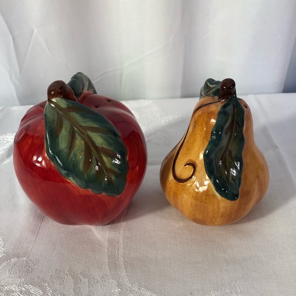 NWOT Gorgeous Lg Apple & Pear Ceramic Salt & Pepper Shaker Set. CLEAN & EXC COND - Picture 5 of 7